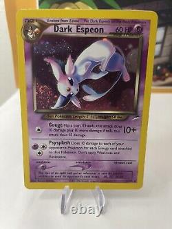 Carte Dark Espeon Holo-Rare 4/105 de l'extension Neo Destiny du jeu de cartes Pokémon en excellent état avec un motif tourbillon.