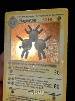 Carte Pokémon 1ère Édition Magnéton Base Set (sans ombre) 9/102 Rare Holo