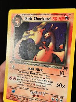 Carte Pokemon 1ère édition Dark Charizard de la Team Rocket 4/82 Holo Rare