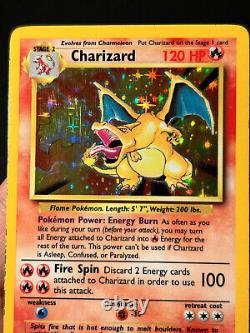 Carte Pokemon Charizard Base Set 4/102 Holo Rare