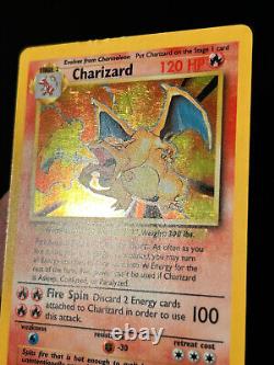 Carte Pokemon Charizard Base Set 4/102 Holo Rare