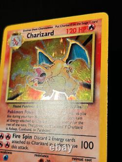 Carte Pokemon Charizard Base Set 4/102 Holo Rare