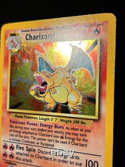 Carte Pokemon Charizard Base Set 4/102 Holo Rare