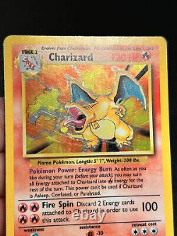 Carte Pokemon Charizard Base Set 4/102 Holo Rare 1999