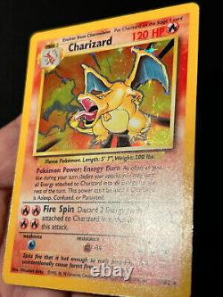 Carte Pokemon Charizard Base Set 4/102 Rare Holo