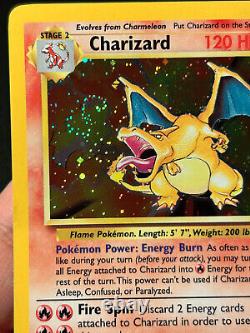 Carte Pokemon Charizard Set de Base 2 4/130 Holo Rare SWIRL