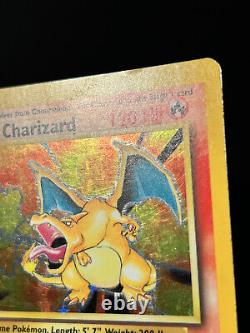 Carte Pokemon Charizard Set de Base 4/102 Holo Rare