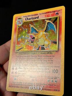 Carte Pokemon Charizard Set de Base 4/102 Holo Rare