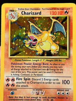 Carte Pokémon Charizard Set de Base 4/102 Rare Holo