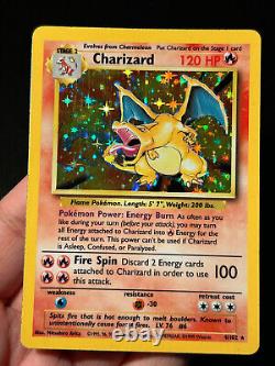 Carte Pokemon Charizard Set de Base 4/102 Rare Holo