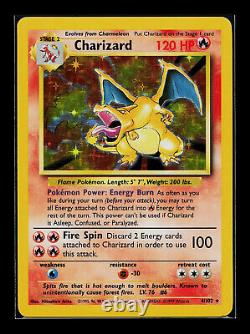 Carte Pokemon Charizard Set de base 4/102 Rare Holo 1999