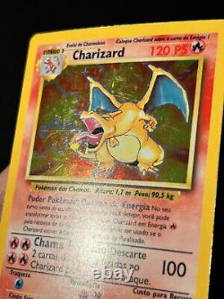 Carte Pokémon Charizard de la base PORTUGAISE Set 4/102 Holo Rare