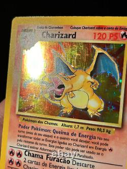 Carte Pokémon Charizard de la base PORTUGAISE Set 4/102 Holo Rare