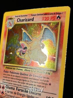 Carte Pokémon Charizard de la base PORTUGAISE Set 4/102 Holo Rare