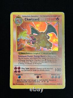 Carte Pokémon Sans Ombre Charizard Base Set 4/102 Holo Rare 1999