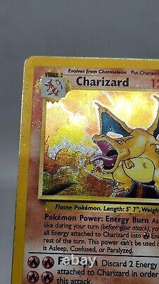 Carte Pokémon rare holo de Charizard 4/102 de la série de base, PV