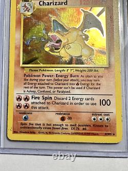 Carte rare holo illimitée Charizard Base Set 4/102 Pokemon TCG WOTC jouée LP