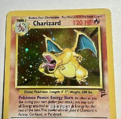 Carte rare holographique Charizard 4/130 de Pokemon TCG Base Set 2 Unlimited, en état joué LP de WOTC