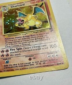 Carte rare holographique Charizard 4/130 de Pokemon TCG Base Set 2 Unlimited, en état joué LP de WOTC