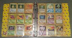 Collection De Cartes Anciennes Vintage Pokemon Dans Le Cartable, De Nombreux Holos Rares