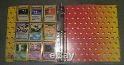 Collection De Cartes Anciennes Vintage Pokemon Dans Le Cartable, De Nombreux Holos Rares