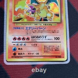 Collection Rare de Cartes Pokémon Charizard Anciennes au Japon dans un Classeur