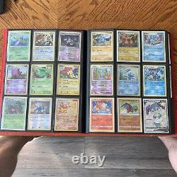 Collection d'enfance de cartes Pokémon de 201 cartes, incluant des cartes rares, secrètes et en version intégrale.