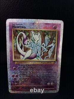 Collection légendaire Mewtwo 29/110 du jeu de cartes Pokémon TCG millésimé de 2002 en version Reverse Holo.