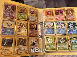 Les Cartes Pokémon Originales Full Set Dans Le Dossier Incluent Des Cartes Rares Rapides