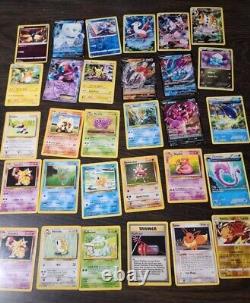 Lot de cartes Pokemon TCG Charizard Pikachu Boîte de collection Lunch Fossil Rare