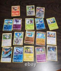 Lot de cartes Pokemon TCG Charizard Pikachu Boîte de collection Lunch Fossil Rare