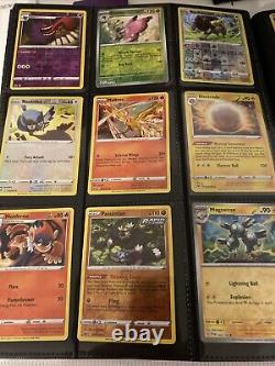 Lot de cartes Pokemon en vrac, avec des cas de cartes Holo rares et un classeur inclus