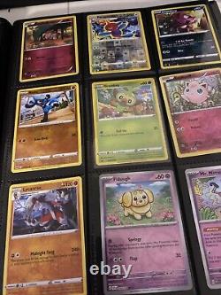 Lot de cartes Pokemon en vrac, avec des cas de cartes Holo rares et un classeur inclus