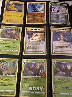 Lot de cartes Pokemon en vrac, avec des cas de cartes Holo rares et un classeur inclus