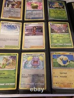 Lot de cartes Pokemon en vrac, avec des cas de cartes Holo rares et un classeur inclus