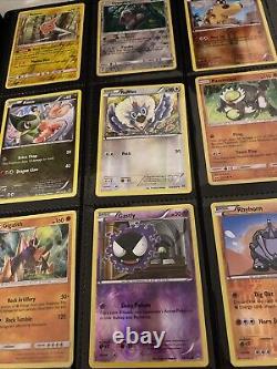 Lot de cartes Pokemon en vrac, avec des cas de cartes Holo rares et un classeur inclus