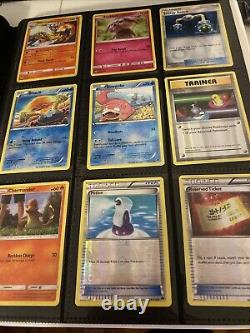 Lot de cartes Pokemon en vrac, avec des cas de cartes Holo rares et un classeur inclus