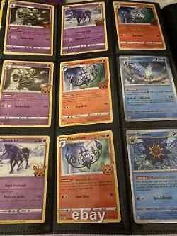 Lot de cartes Pokemon en vrac, avec des cas de cartes Holo rares et un classeur inclus