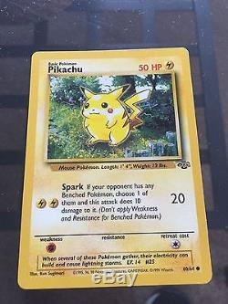 Pikachu Pokemon Red Cheeks Fond Vert 50 HP Rare 60/64 Mint Card