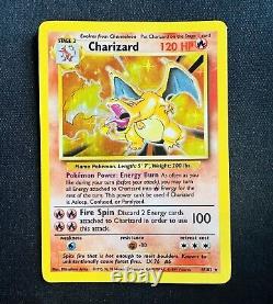 Set de base Pokemon Charizard 4/102 Rare Holo