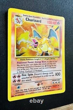 Set de base Pokemon Charizard 4/102 Rare Holo